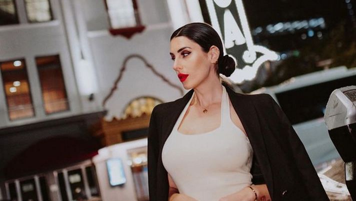 Valentina Vignali in versione elegante per le strade di San Diego: le immagini - immagine 1