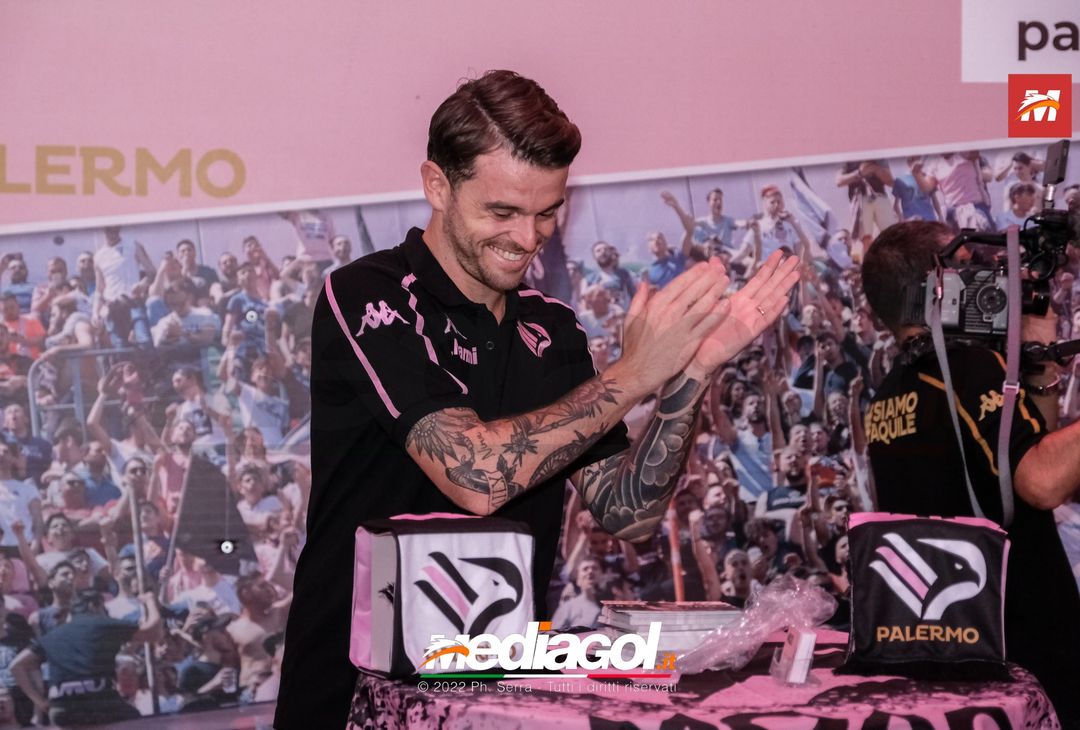 FOTO RITIRO PALERMO, Brunori e l’incontro con i tifosi al Barbera (Gallery) - immagine 26