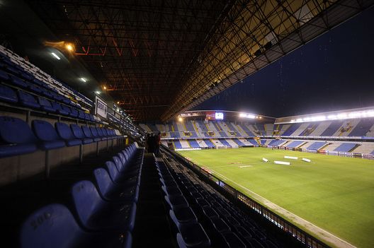 (Photo by Miguel Riopa/EuroFootball/Getty Images) Galizia, tre club di tifosi mobilitati per il derby a La Coruna- immagine 2