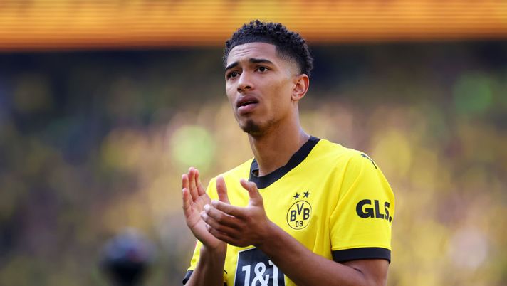 DORTMUND, GERMANY - MAY 27: Jude Bellingham of Borussia Dortmund looks dejected following the team's draw, as they finish second in the Bundesliga behind FC Bayern Munich during the Bundesliga match between Borussia Dortmund and 1. FSV Mainz 05 at Signal Iduna Park on May 27, 2023 in Dortmund, Germany. (Photo by Alex Grimm/Getty Images) Birmingham, il ponte ferroviario dedicato a Jude: il “Bellingham Bridge” - immagine 1