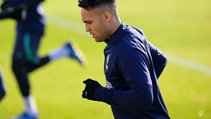 Lautaro insegue Osimhen. Victor ha più forza, il Toro più talento. Punto riferimento Inter - immagine 1