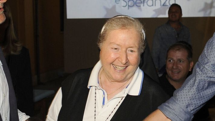 Roma-Feyenoord, coro con bestemmia. Suor Paola contro la Sud: “I tifosi vanno puniti” - immagine 1