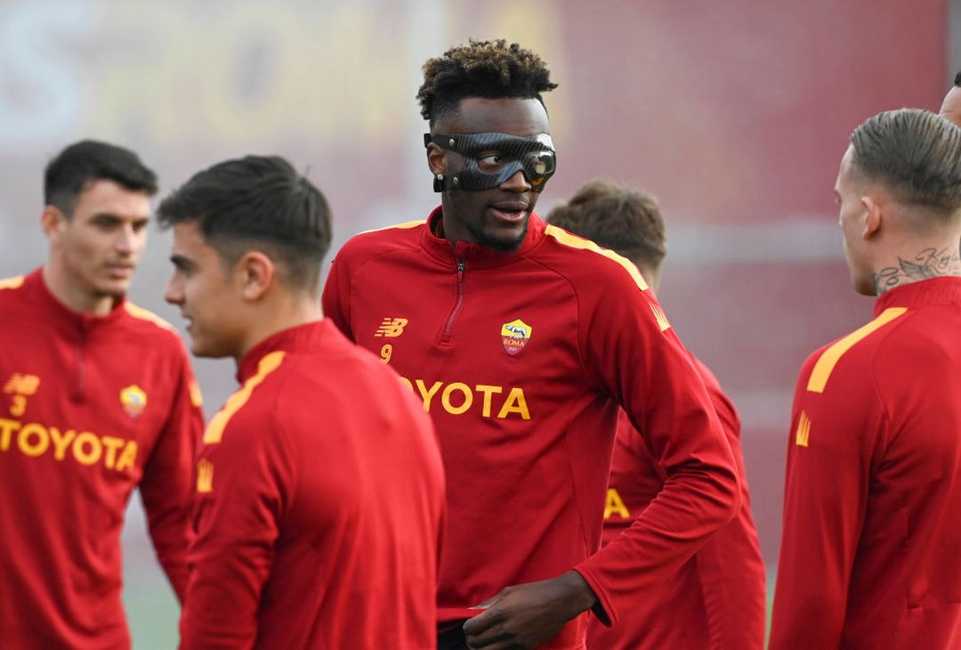 Vigilia di Roma-Salisburgo: allenamento con la mascherina per Abraham- FOTO GALLERY - immagine 16