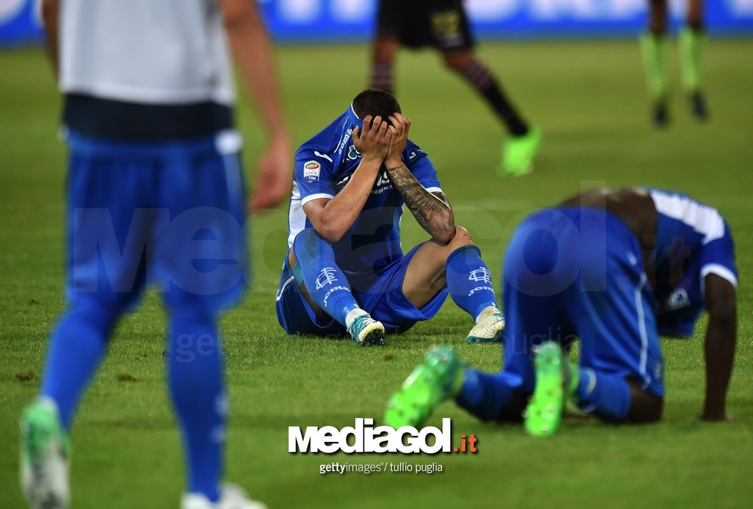  PALERMO, ITALY - MAY 28: Players of Empoli show their dejection after losing the Serie A match between US Citta di Palermo and Empoli FC at Stadio Renzo Barbera on May 28, 2017 in Palermo, Italy. (Photo by Tullio M. Puglia/Getty Images) 