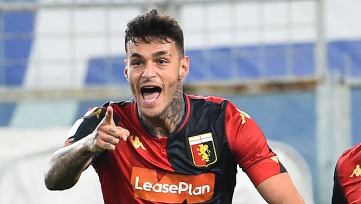 GENOA, ITALY - NOVEMBER 26: Gianluca Scamacca of Genoa CFC celebrates after scoring the goal 1-1 during the Coppa Italia match between UC Sampdoria and Genoa CFC at Stadio Luigi Ferraris on November 26, 2020 in Genoa, Italy. (Photo by Paolo Rattini/Getty Images) Genoa, Scamacca in pole e dipende tutto da Goldaniga: la probabile formazione - immagine 1