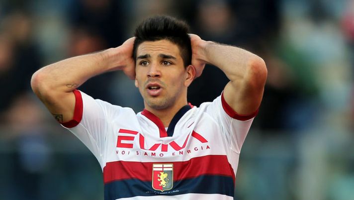 EMPOLI, ITALY - MARCH 05: Giovanni Simeone of Genoa CFC reacts during the Serie A match between Empoli FC and Genoa CFC at Stadio Carlo Castellani on March 5, 2017 in Empoli, Italy. (Photo by Gabriele Maltinti/Getty Images) Genoa, Simeone a rischio per il Palermo! L’esito dei nuovi esami e le ultime sulle sue condizioni - immagine 1
