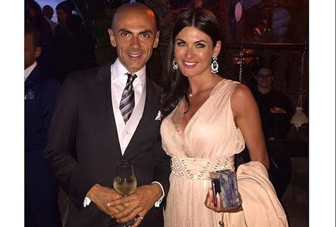  Ad organizzare le nozze tra D'Ambrosio e la sua bella Enza è stato il noto wedding planner Enzo Miccio. Nella foto posa con Daniela Casati, fidanzata di Andreolli  
