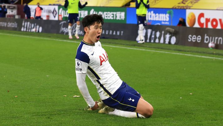 BURNLEY, ENGLAND - OCTOBER 26: Son Heung-Min of Tottenham Hotspur celebrates after scoring his team's first goal during the Premier League match between Burnley and Tottenham Hotspur at Turf Moor on October 26, 2020 in Burnley, England. Sporting stadiums around the UK remain under strict restrictions due to the Coronavirus Pandemic as Government social distancing laws prohibit fans inside venues resulting in games being played behind closed doors. (Photo by Lindsey Parnaby - Pool/Getty Images) BURNLEY, ENGLAND - OCTOBER 26: Son Heung-Min of Tottenham Hotspur celebrates after scoring his team's first goal during the Premier League match between Burnley and Tottenham Hotspur at Turf Moor on October 26, 2020 in Burnley, England. Sporting stadiums around the UK remain under strict restrictions due to the Coronavirus Pandemic as Government social distancing laws prohibit fans inside venues resulting in games being played behind closed doors. (Photo by Lindsey Parnaby - Pool/Getty Images)