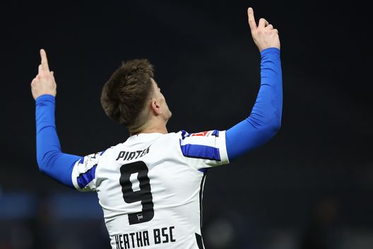 Piatek con la maglia dell'Herta Berlino Piatek con la maglia dell'Herta Berlino