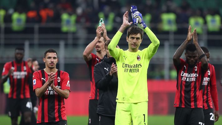 MILAN, ITALY - NOVEMBER 07: Ciprian Tatarusanu of AC Milan acknowledges the fans following the Serie A match between AC Milan and FC Internazionale at Stadio Giuseppe Meazza on November 07, 2021 in Milan, Italy. (Photo by Marco Luzzani/Getty Images) Qui Milan, i rossoneri si preparano alla Fiorentina…riposando - immagine 1