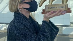 Gaffe hot in tv, Ilary Blasi riceve il Tapiro D’oro dopo la prima puntata dell’Isola