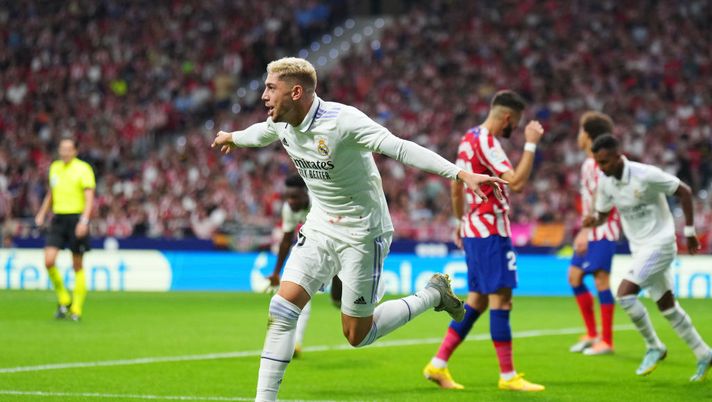 MADRID, SPAIN - SEPTEMBER 18: Federico Valverde of Real Madrid celebrates after scoring their team's second goal during the LaLiga Santander match between Atletico de Madrid and Real Madrid CF at Civitas Metropolitano Stadium on September 18, 2022 in Madrid, Spain. (Photo by Angel Martinez/Getty Images) FEDERICO VALVERDE GOL NEL DERBY