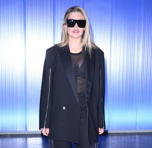 Costanza Caracciolo in posa per la MFW. Citazione sulla gentilezza- immagine 2