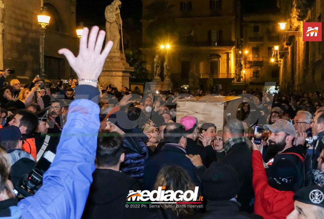 Foto Morte Biagio Conte: la Cattedrale di Palermo gremita di fedeli (GALLERY) - immagine 4