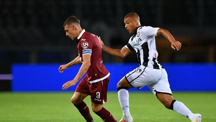 TURIN, ITALY - JUNE 23:  Andrea Belotti (L) of Torino FC is challenged by Sebastien De Maio of Udinese Calcio during the Serie A match between Torino FC and Udinese Calcio at Stadio Olimpico di Torino on June 23, 2020 in Turin, Italy.  (Photo by Valerio Pennicino/Getty Images) 