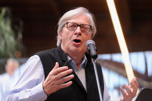 Sentite Sgarbi: “Restyling Franchi? Pnrr serve per il ponte sullo Stretto”- immagine 2