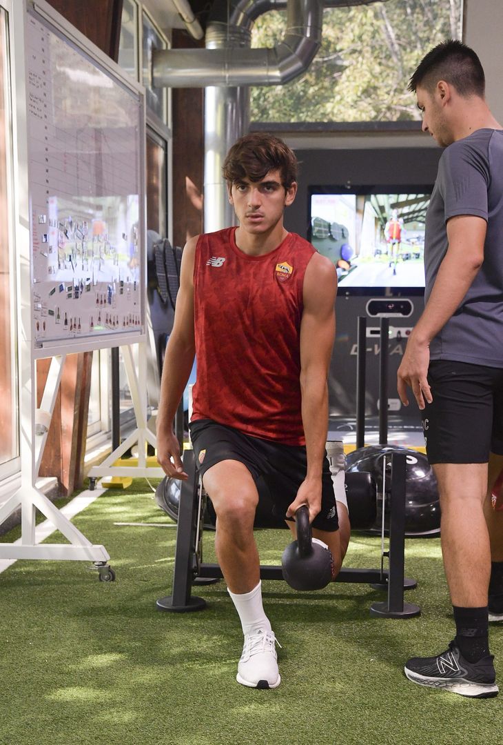  ROME, ITALY - SEPTEMBER 01: AS Roma player Gonzalo Villar during an AS Roma training session in the gym at Centro Sportivo Fulvio Bernardini on September 01, 2021 in Rome, Italy. (Photo by Luciano Rossi/AS Roma via Getty Images) 