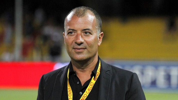 Testa di maiale e minacce davanti alla casa del presidente del Lecce Sticchi Damiani Testa di maiale e minacce davanti alla casa del presidente del Lecce Sticchi Damiani - immagine 1