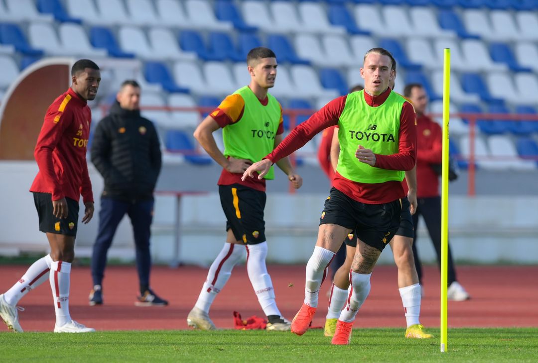 Roma, c’è Wijnaldum in gruppo. E torna anche Rui Patricio – FOTO GALLERY - immagine 69