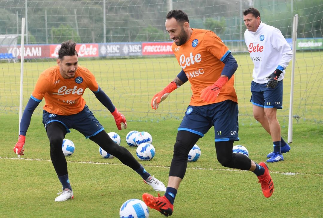 FOTO Allenamento Napoli, tanti sorrisi e concentrazione: gli scatti della seduta - immagine 2