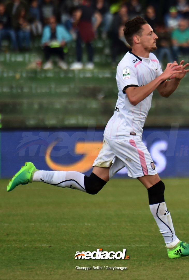  TERNI, ITALY - MAY 05:  Gabriele Rolando of US Città di Palermo celebrates after scoring goal 0-3 during the serie B match between Ternana Calcio and US Citta di Palermo at Stadio Libero Liberati on May 5, 2018 in Terni, Italy.  (Photo by Giuseppe Bellini/Getty Images) 