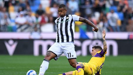 UDINE, ITALY - SEPTEMBER 26: Walace of Udinese Calcio competes for the ball with Lucas Torreira of ACF Fiorentina during the Serie A match between Udinese Calcio and ACF Fiorentina at Dacia Arena on September 26, 2021 in Udine, Italy. (Photo by Alessandro Sabattini/Getty Images) UDINE, ITALY - SEPTEMBER 26: Walace of Udinese Calcio competes for the ball with Lucas Torreira of ACF Fiorentina during the Serie A match between Udinese Calcio and ACF Fiorentina at Dacia Arena on September 26, 2021 in Udine, Italy. (Photo by Alessandro Sabattini/Getty Images)