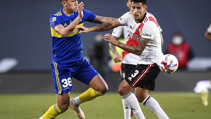 BUENOS AIRES, ARGENTINA - OCTOBER 03: Luis Vazquez of Boca Juniors fights for the ball with Fabrizio Angileri of River Plate during a match between River Plate and Boca Juniors as part of Torneo Liga Profesional 2021 at Estadio Monumental Antonio Vespucio Liberti on October 03, 2021 in Buenos Aires, Argentina. (Photo by Marcelo Endelli/Getty Images) BUENOS AIRES, ARGENTINA - OCTOBER 03: Luis Vazquez of Boca Juniors fights for the ball with Fabrizio Angileri of River Plate during a match between River Plate and Boca Juniors as part of Torneo Liga Profesional 2021 at Estadio Monumental Antonio Vespucio Liberti on October 03, 2021 in Buenos Aires, Argentina. (Photo by Marcelo Endelli/Getty Images)