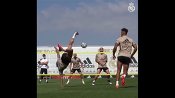 VIDEO Real Madrid, Sergio Ramos alza l’asticella: rovesciata capolavoro in allenamento