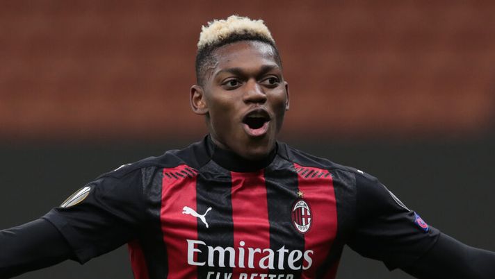 MILAN, ITALY - OCTOBER 29: Rafael Leao of AC Milan celebrates after scoring the second goal of his team during the UEFA Europa League Group H stage match between AC Milan and AC Sparta Praha at San Siro Stadium on October 29, 2020 in Milan, Italy. (Photo by Emilio Andreoli/Getty Images) Milan, la formazione è fatta: c’è un solo dubbio per Pioli, chi gioca con la Juve - immagine 1