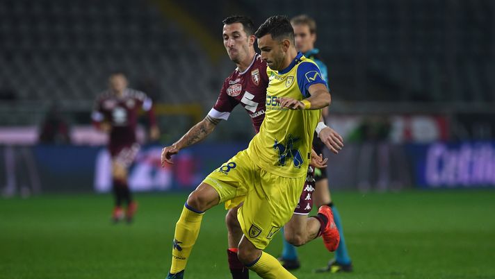 TURIN, ITALY - NOVEMBER 26:  Ivan Radovanovic (R) of AC ChievoVerona is challenged by Mirko Valdifiori of FC Torino during the Serie A match between FC Torino and AC ChievoVerona at Stadio Olimpico di Torino on November 26, 2016 in Turin, Italy.  (Photo by Valerio Pennicino/Getty Images) 