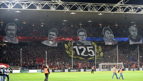 GENOA, ITALY - NOVEMBER 25: Fans of Genoa Stand Nord during the Serie A match between Genoa CFC and UC Sampdoria at Stadio Luigi Ferraris on November 25, 2018 in Genoa, Italy. (Photo by Paolo Rattini/Getty Images) Quando il Derby della Lanterna divenne viaggio nella storia e nella memoria di Genova- immagine 2