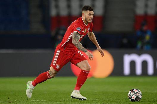 Lucas Hernandez in azione con la maglia del Bayern Monaco Lucas Hernandez in azione con la maglia del Bayern Monaco