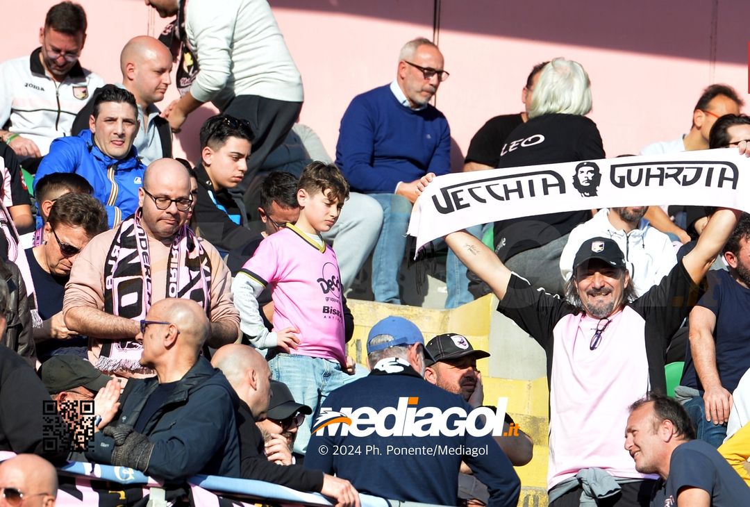 FOTOTIFO Palermo-Como 3-0, gli scatti ai tifosi al “Renzo Barbera” (GALLERY) - immagine 125