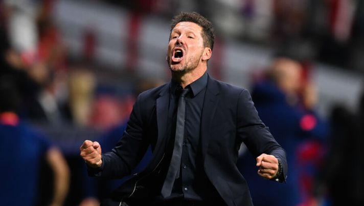 MADRID, SPAIN - OCTOBER 19: Head coach Diego Pablo Simeone of Atletico de Madrid celebrates after Antoine Griezmann, not in frame, scored his team's second goal during the UEFA Champions League group B match between Atletico Madrid and Liverpool FC at Wanda Metropolitano on October 19, 2021 in Madrid, Spain. (Photo by David Ramos/Getty Images) Simeone esalta il Cholito: “Il Napoli è la squadra giusta, lì può fare molti gol” - immagine 1