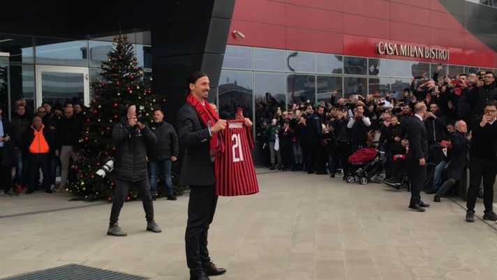 Fuochi d'artificio Ibra a Casa Milan Fuochi d'artificio Ibra a Casa Milan