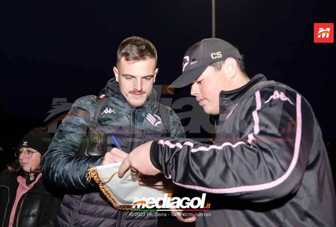 FOTO Ascoli-Palermo, i rosanero in partenza dallo stadio “Renzo Barbera” (Gallery) - immagine 16