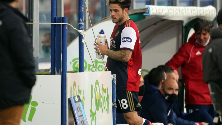 CAGLIARI, ITALY - NOVEMBER 07: Nahitan Nandez of Cagliari during the Serie A match between Cagliari Calcio and UC Sampdoria at Sardegna Arena on November 07, 2020 in Cagliari, Italy. (Photo by Enrico Locci/Getty Images) CAGLIARI, ITALY - NOVEMBER 07: Nahitan Nandez of Cagliari during the Serie A match between Cagliari Calcio and UC Sampdoria at Sardegna Arena on November 07, 2020 in Cagliari, Italy. (Photo by Enrico Locci/Getty Images)