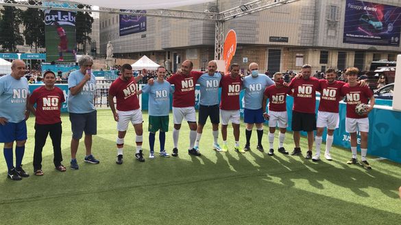 Lazio, in campo per dire no alla violenza negli stadi – FOTO&VIDEO Lazio, in campo per dire no alla violenza negli stadi – FOTO&VIDEO