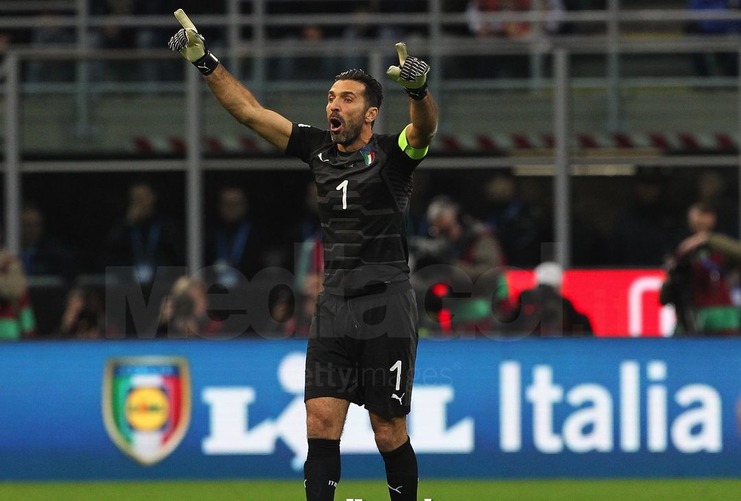  MILAN, ITALY - NOVEMBER 13:  Gianluigi Buffon of Italy reacts during the FIFA 2018 World Cup Qualifier Play-Off: Second Leg between Italy and Sweden at San Siro Stadium on November 13, 2017 in Milan, Sweden.  (Photo by Marco Luzzani/Getty Images) 