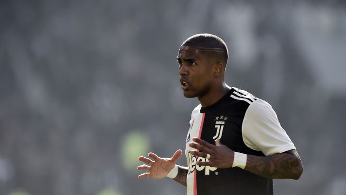 TURIN, ITALY - FEBRUARY 02: Douglas Costa of Juventus reacts during the Serie A match between Juventus and ACF Fiorentina at Allianz Stadium on February 2, 2020 in Turin, Italy. (Photo by Giorgio Perottino - Juventus FC/Juventus FC via Getty Images) TURIN, ITALY - FEBRUARY 02: Douglas Costa of Juventus reacts during the Serie A match between Juventus and ACF Fiorentina at Allianz Stadium on February 2, 2020 in Turin, Italy. (Photo by Giorgio Perottino - Juventus FC/Juventus FC via Getty Images)