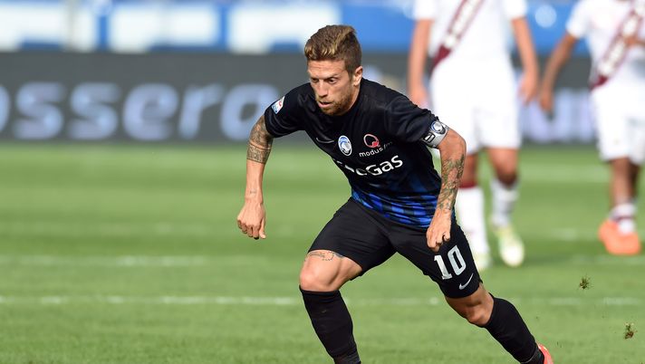 BERGAMO, ITALY - SEPTEMBER 11:  Alejandro Gomez of Atalanta BC in action during the Serie a match between Atalanta BC and FC Torino at Stadio Atleti Azzurri d'Italia on September 11, 2016 in Bergamo, Italy.  (Photo by Pier Marco Tacca/Getty Images) 