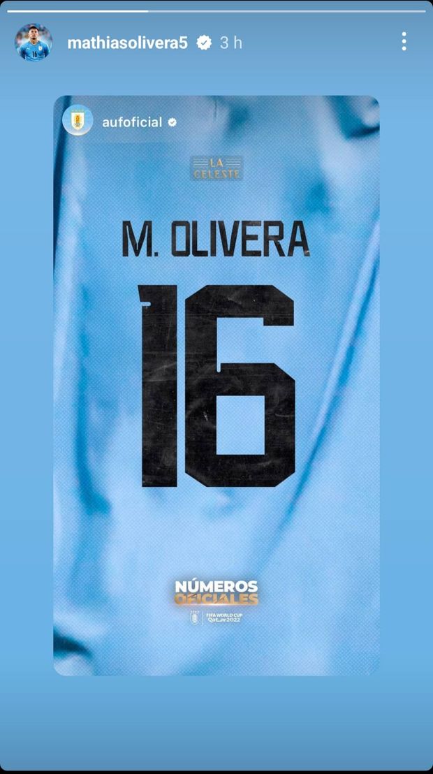 FOTO Olivera mostra orgoglioso il suo numero di maglia al Mondiale con l’Uruguay- immagine 2