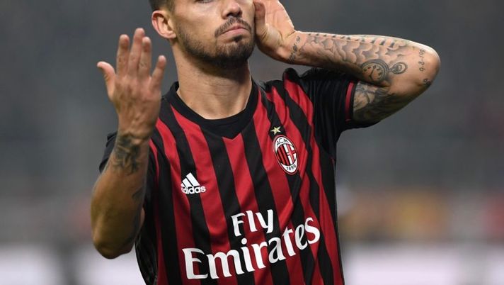 MILAN, ITALY - NOVEMBER 20: Fernandez Suso of AC Milan celebrates his second goal during the Serie A match between AC Milan and FC Internazionale at Stadio Giuseppe Meazza on November 20, 2016 in Milan, Italy. (Photo by Valerio Pennicino/Getty Images) Milan, novità di formazione: occhio a Suso e Deulofeu, finalmente Antonelli - immagine 1