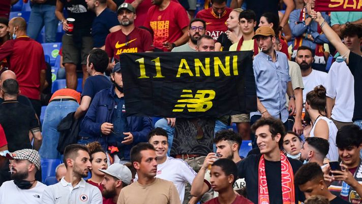ROME, ITALY - SEPTEMBER 26: AS Roma fans during the Serie A match between SS Lazio and AS Roma at Stadio Olimpico on September 26, 2021 in Rome, Italy. (Photo by Fabio Rossi/AS Roma via Getty Images) 