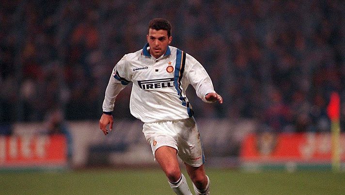 ITALY - MARCH 18:  FUSSBALL: italienische Liga 97/98 INTER MAILAND 18.03.98, ZE ELIAS - EINZELAKTION -  (Photo by Bongarts/Getty Images) 