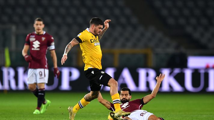 TURIN, ITALY - DECEMBER 12: Tomas Rincon of Torino F.C. and Rodrigo De Paul of Udinese Calcio battle for the ball during the Serie A match between Torino FC and Udinese Calcio at Stadio Olimpico di Torino on December 12, 2020 in Turin, Italy. Sporting stadiums around Italy remain under strict restrictions due to the Coronavirus Pandemic as Government social distancing laws prohibit fans inside venues resulting in games being played behind closed doors. (Photo by Valerio Pennicino/Getty Images) TURIN, ITALY - DECEMBER 12: Tomas Rincon of Torino F.C. and Rodrigo De Paul of Udinese Calcio battle for the ball during the Serie A match between Torino FC and Udinese Calcio at Stadio Olimpico di Torino on December 12, 2020 in Turin, Italy. Sporting stadiums around Italy remain under strict restrictions due to the Coronavirus Pandemic as Government social distancing laws prohibit fans inside venues resulting in games being played behind closed doors. (Photo by Valerio Pennicino/Getty Images)