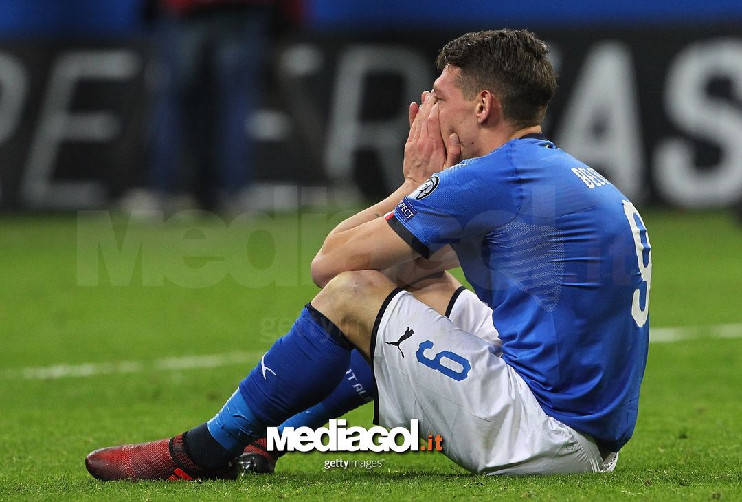  MILAN, ITALY - NOVEMBER 13:  Andrea Belotti of Italy reacts after loosing at the end of the FIFA 2018 World Cup Qualifier Play-Off: Second Leg between Italy and Sweden at San Siro Stadium on November 13, 2017 in Milan, Sweden.  (Photo by Marco Luzzani/Getty Images) 