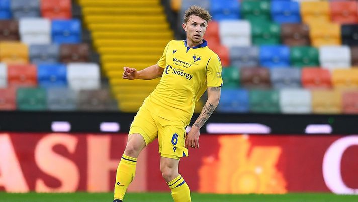 UDINE, ITALY - FEBRUARY 07: Matteo Lovato of Hellas Verona in action during the Serie A match between Udinese Calcio and Hellas Verona FC at Dacia Arena on February 07, 2021 in Udine, Italy. (Photo by Alessandro Sabattini/Getty Images) UDINE, ITALY - FEBRUARY 07: Matteo Lovato of Hellas Verona in action during the Serie A match between Udinese Calcio and Hellas Verona FC at Dacia Arena on February 07, 2021 in Udine, Italy. (Photo by Alessandro Sabattini/Getty Images)