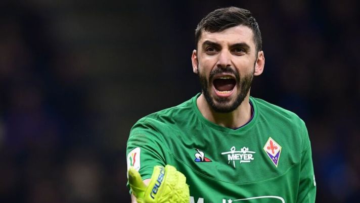 Fiorentina's Italian goalkeeper Pietro Terracciano reacts during the Italian Cup (Coppa Italia) round of 8 football match Inter Milan vs Fiorentina on January 29, 2020 at the San Siro stadium in Milan. (Photo by Miguel MEDINA / AFP) (Photo by MIGUEL MEDINA/AFP via Getty Images) Fiorentina, Terracciano lancia la sfida a Dragowski: “Non sono un numero 12” - immagine 1