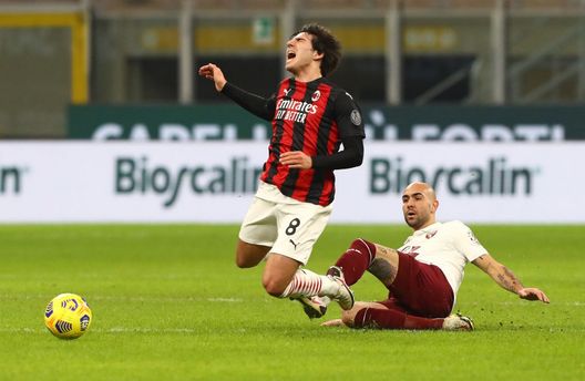 MILAN, ITALY - JANUARY 12: Sandro Tonali of A.C. Milan is challenged by Simone Zaza of Torino F.C. during the Coppa Italia match between AC Milan and Torino FC at Stadio Giuseppe Meazza on January 12, 2021 in Milan, Italy. Sporting stadiums around Italy remain under strict restrictions due to the Coronavirus Pandemic as Government social distancing laws prohibit fans inside venues resulting in games being played behind closed doors. (Photo by Marco Luzzani/Getty Images) MILAN, ITALY - JANUARY 12: Sandro Tonali of A.C. Milan is challenged by Simone Zaza of Torino F.C. during the Coppa Italia match between AC Milan and Torino FC at Stadio Giuseppe Meazza on January 12, 2021 in Milan, Italy. Sporting stadiums around Italy remain under strict restrictions due to the Coronavirus Pandemic as Government social distancing laws prohibit fans inside venues resulting in games being played behind closed doors. (Photo by Marco Luzzani/Getty Images)